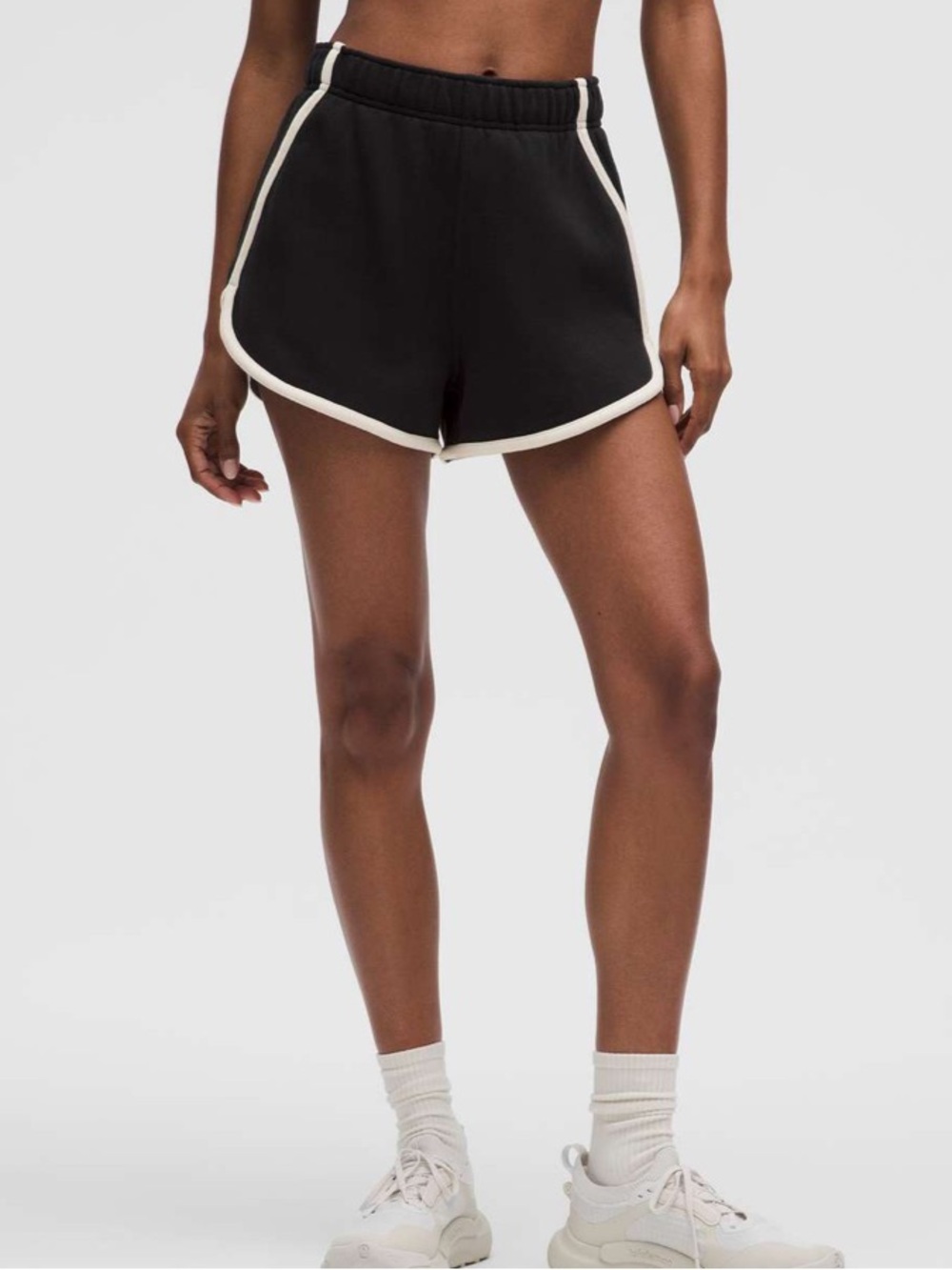 Lululemon Scuba Dolphin Trim Short • Sz L • Black / Ivory